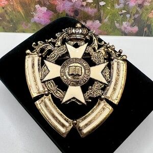 Masonic Lodge Docendo Discimus Shield Brooch